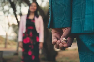 99+ Smooth Rizz Lines That Actually Work in 2025 3 A man propose his girl with a diamond ring - Stock Image